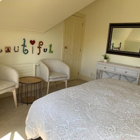 Pin Oaks Luxury Bed & Breakfast Палмерстон-Норт Экстерьер фото